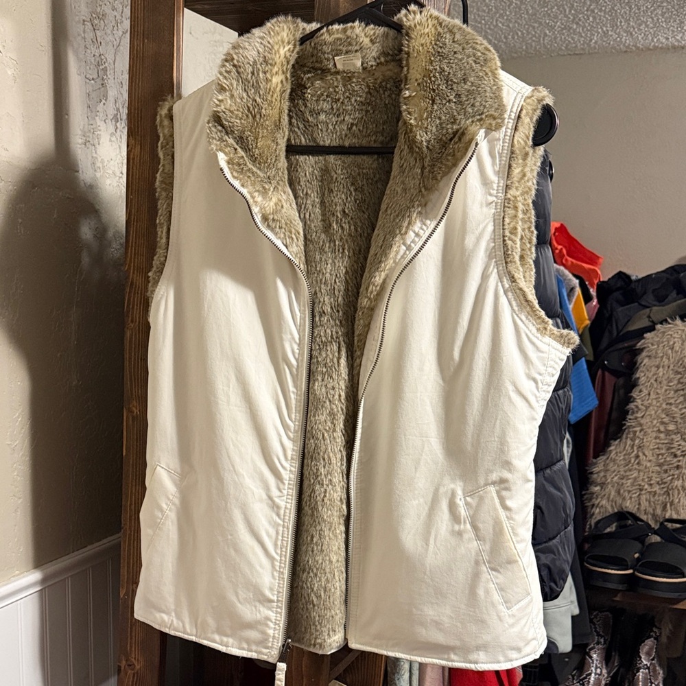 GAP Women's Ivory Vest with Faux Fur Lining